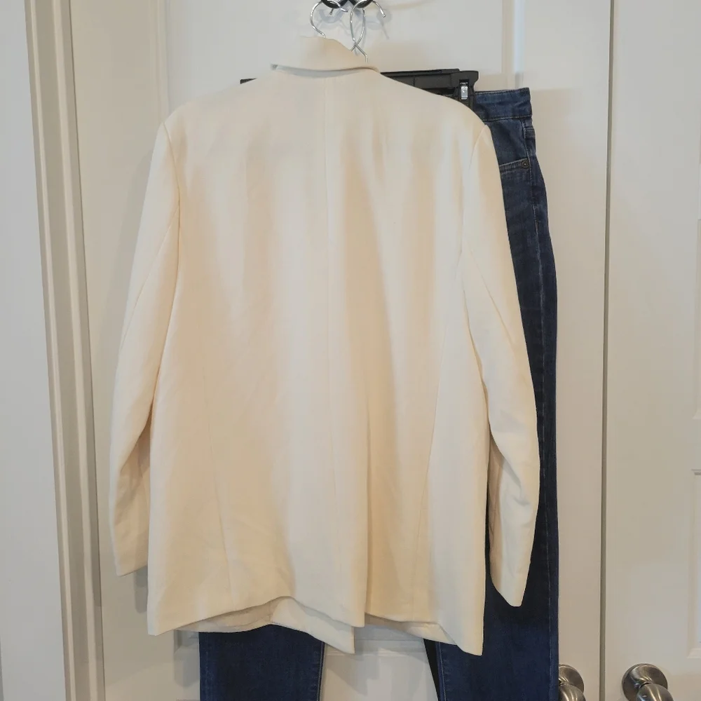 KNOW.ONE.CARES WOMEN'S WHITE TUXEDO BLAZER SIZE MEDIUM NWT